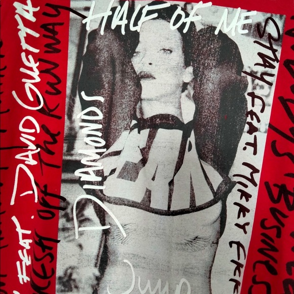 Gildan Tops - Rihanna Lost in Paradise Tour Tee. Ladies Large